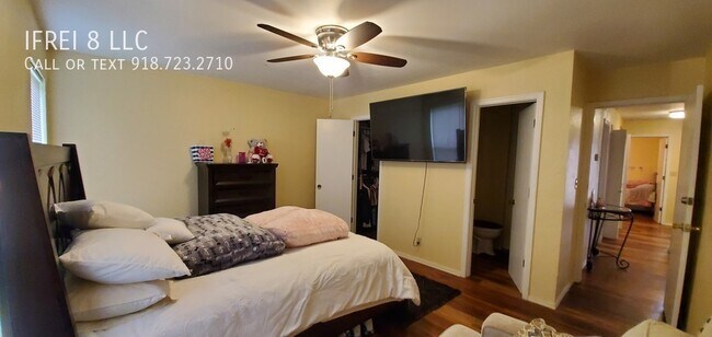 Building Photo - 1435 S 124th E Ave