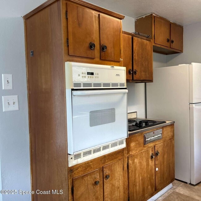 Building Photo - 1047 Japonica Ln