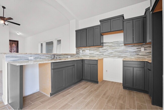 Building Photo - 608 Cedarwood Ave