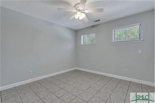 Building Photo - 103 Maple Dr