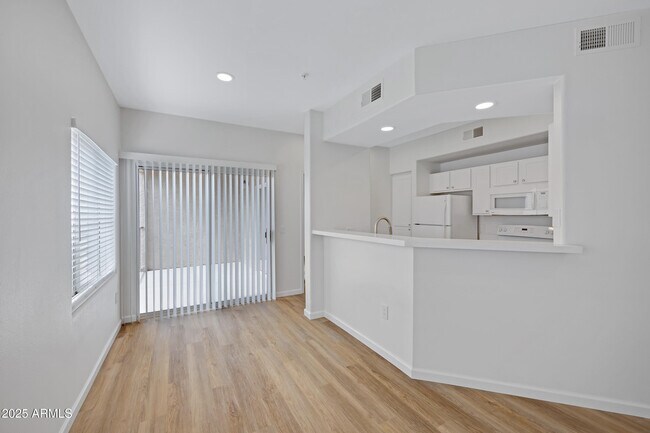 Building Photo - 13700 N Fountain Hills Blvd