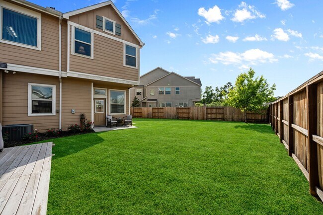 Building Photo - 25330 Fallen Acorn Ct