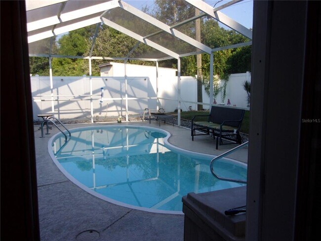 Building Photo - 1712 Suffolk Dr