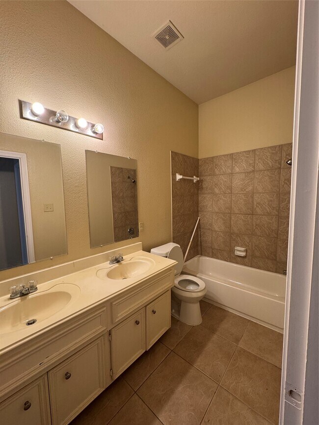 Building Photo - 12622 Riverhill Ct