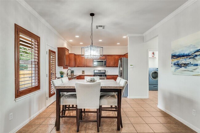 Building Photo - 2501 Alexander Ct