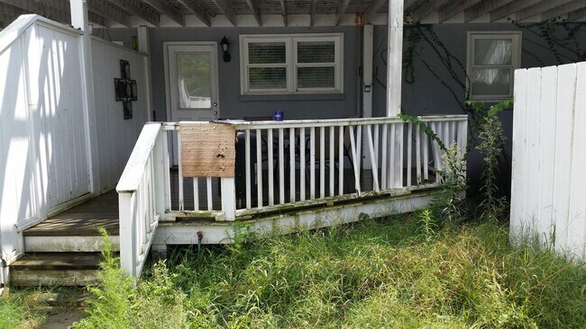 Building Photo - 414 E Park Ave