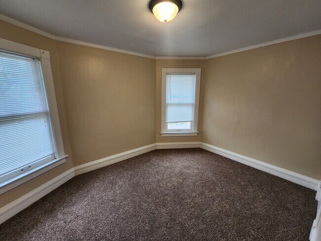 Building Photo - 603 Leclaire St