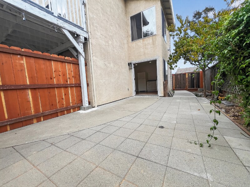 Building Photo - 632 Corliss St