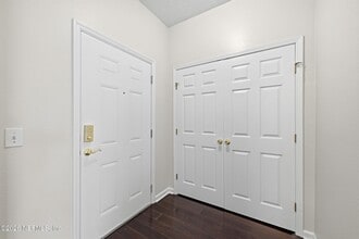 Building Photo - 7801 Point Meadows Dr