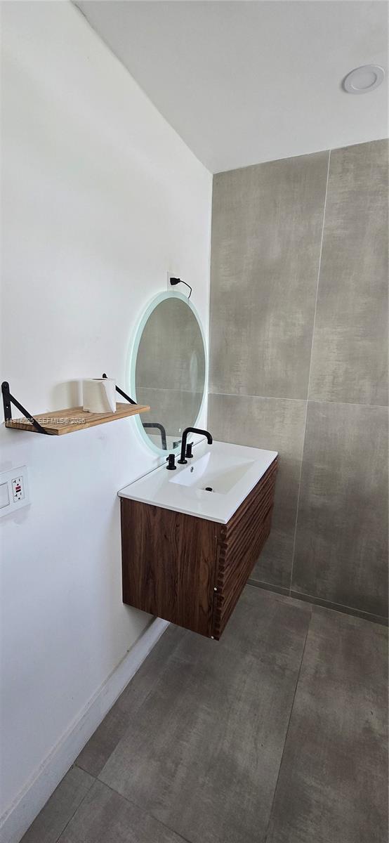 Building Photo - 201 NE 2nd Ave