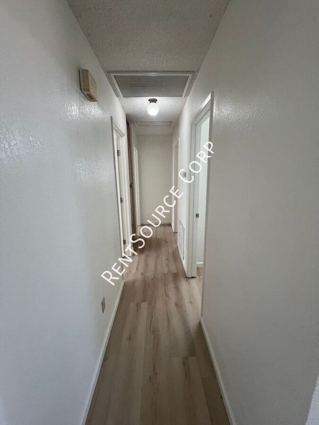 Building Photo - 841 Chateau Way