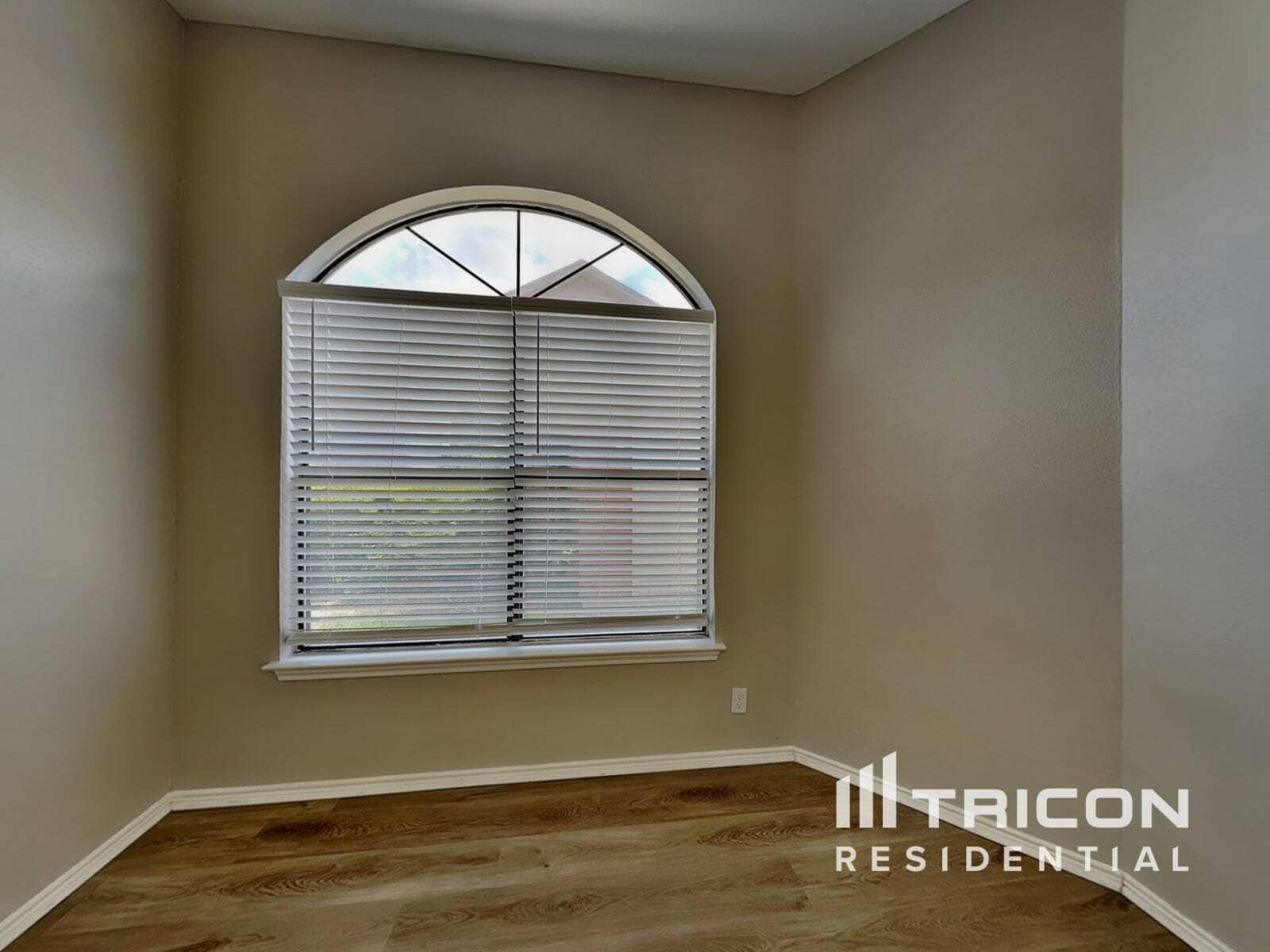 Building Photo - 10218 Basin Field Dr