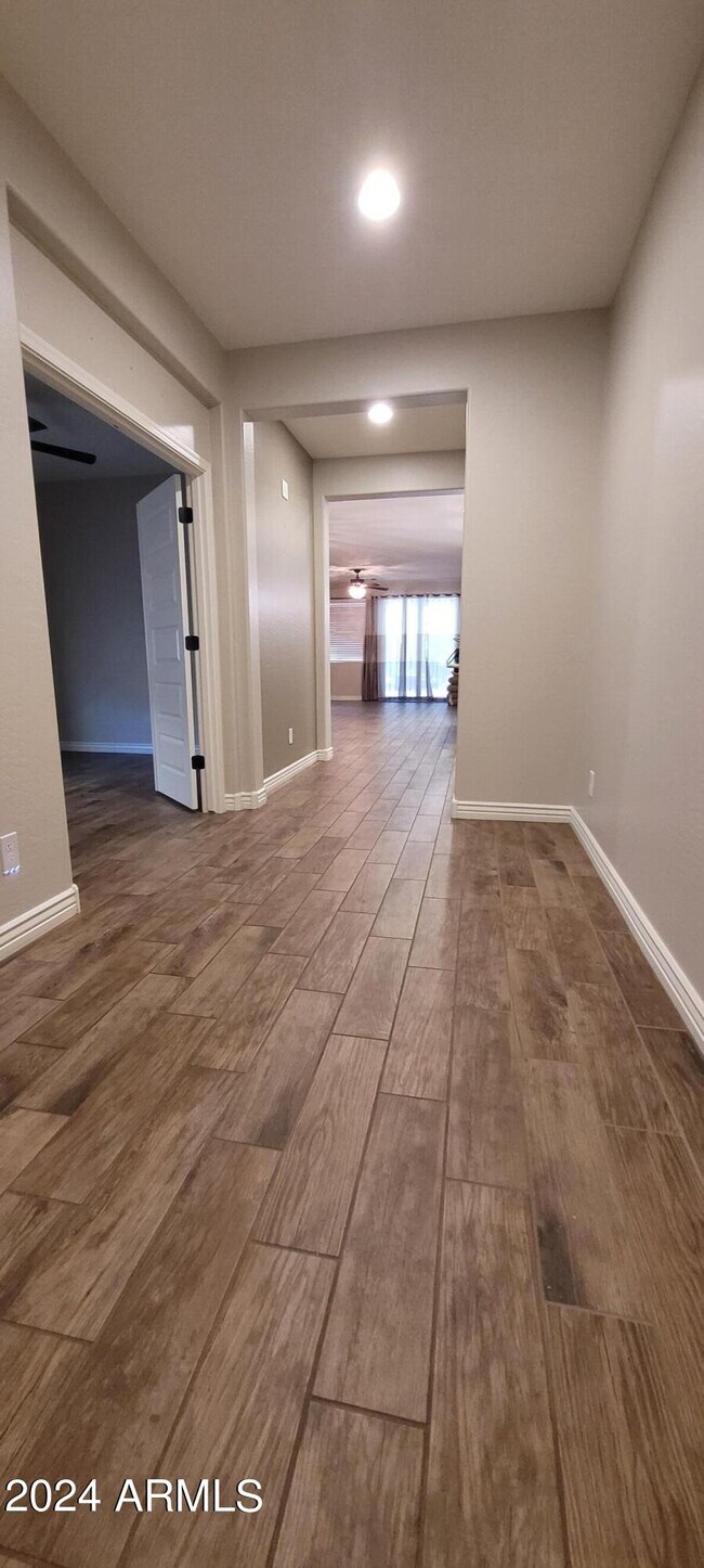 Building Photo - 27057 N Skipping Rock Rd