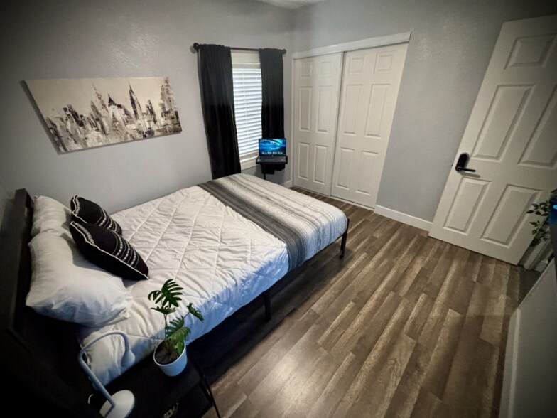 Building Photo - 151 Manganese St