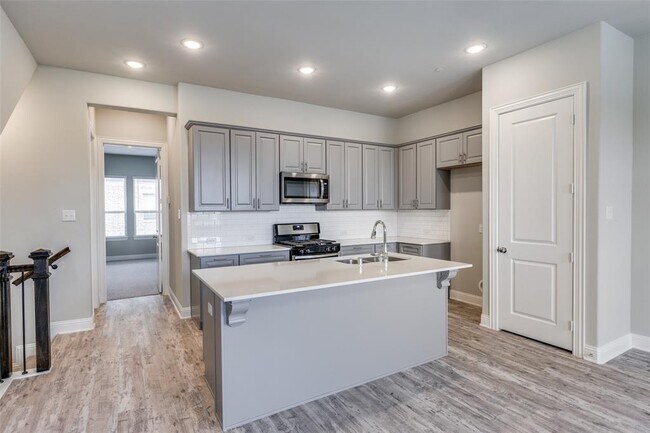 Building Photo - 4238 Shavano Dr