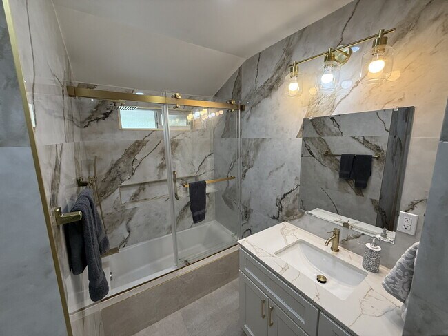 Building Photo - Stunning Newly Remodeled 4 Bedroom 3 Bathroom Home in Walnut Creek