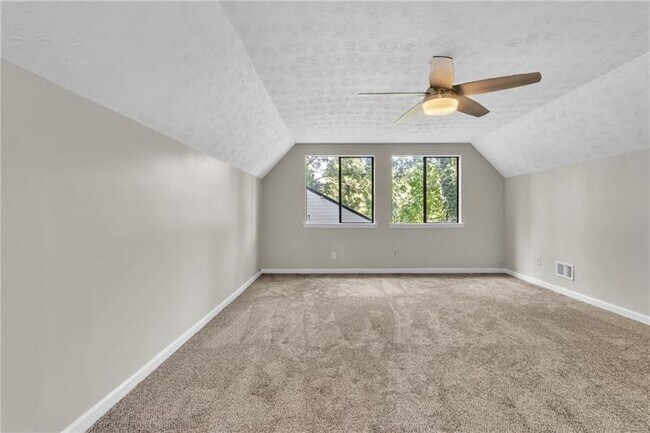 Building Photo - 3040 Clearbrook Dr