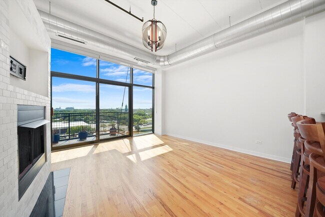 Building Photo - 1224 W Van Buren St