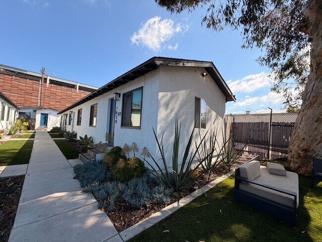 Building Photo - 1830-36 Newton Ave