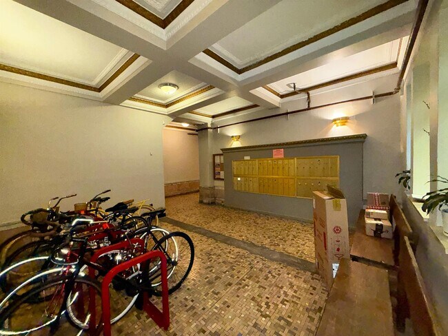 Building Photo - 36 Duncan Ave