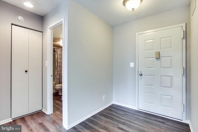 Building Photo - 8370 Greensboro Dr