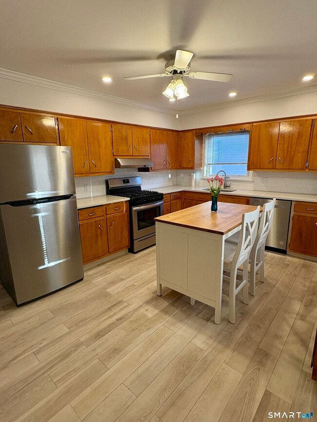 Building Photo - 124 Pemberwick Rd