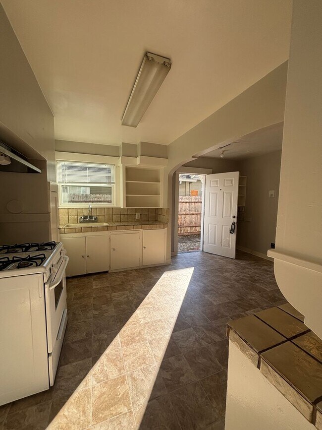 Building Photo - 54-2203