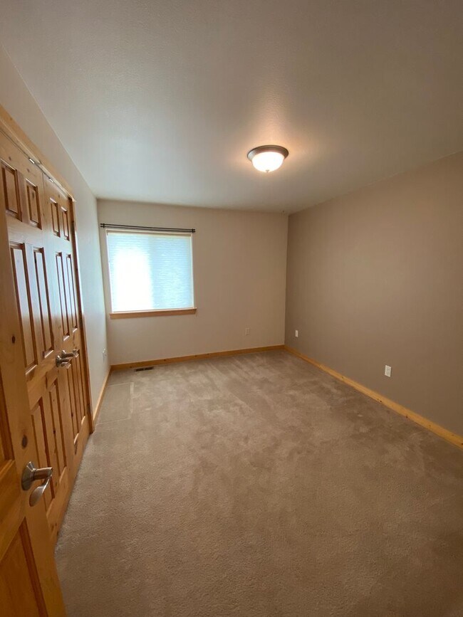 Building Photo - 106 Ironwood Dr