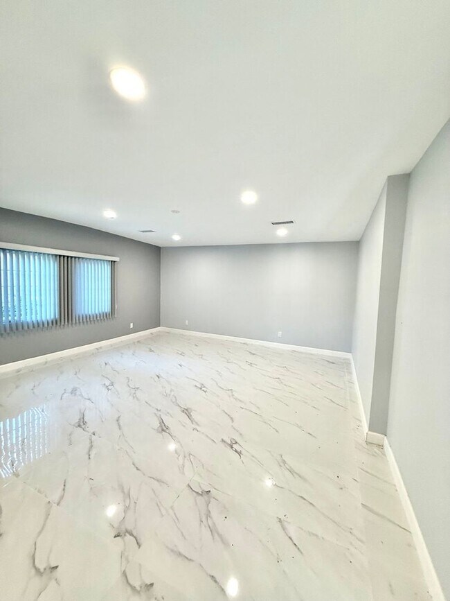 Building Photo - 17112 Ceredo Pl