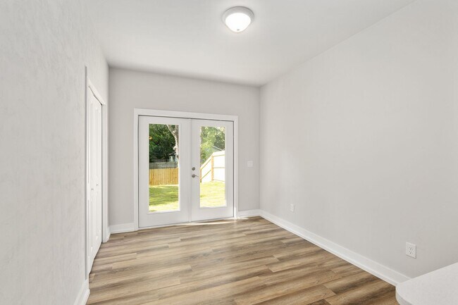 Building Photo - Historic Downtown Living – 3 Bed / 2 Bath Home