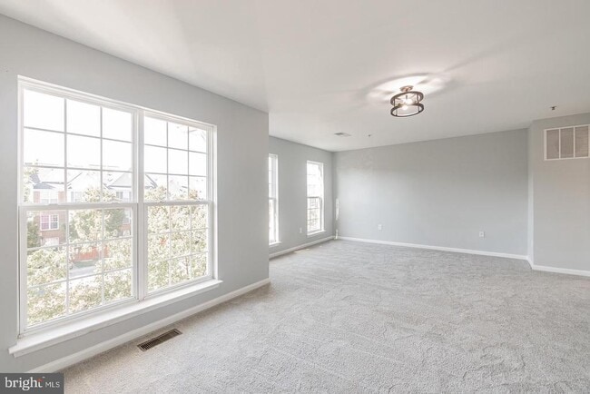 Building Photo - 111 Whiskey Creek Cir