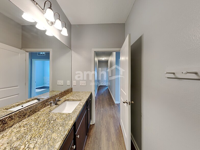 Building Photo - 4890 St James Ln