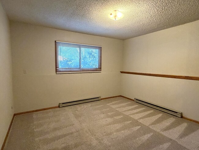 Building Photo - 2013 Custer Dr