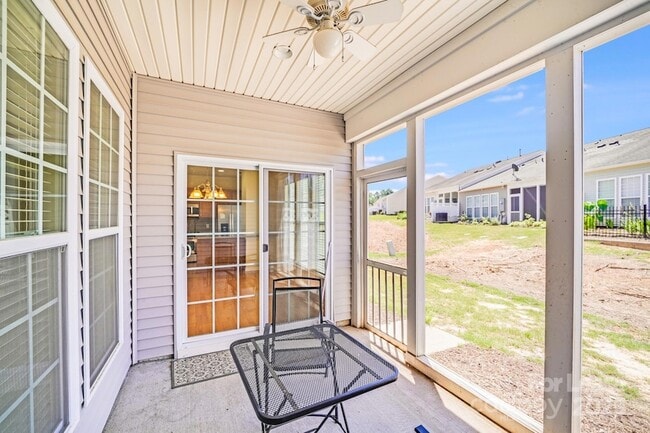 Building Photo - 2018 Sweetleaf Dr