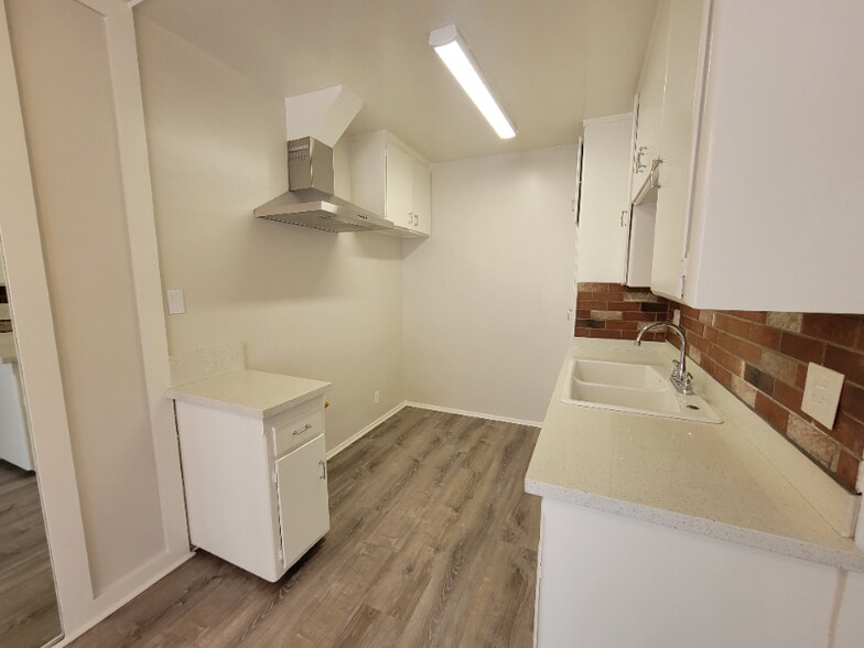 Building Photo - 13531 Wyandotte St