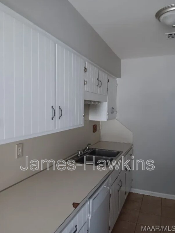 Building Photo - 713 Amity Ln