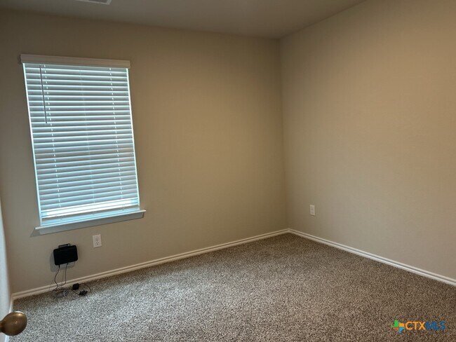 Building Photo - 1319 Iron Horse Dr