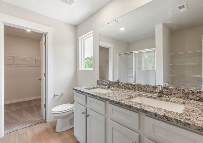 Building Photo - Beautiful 3 Bedroom with 2.5 Baths and 2-Car Garage.