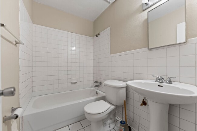 Building Photo - Charming Townhome on S. 16th Street!