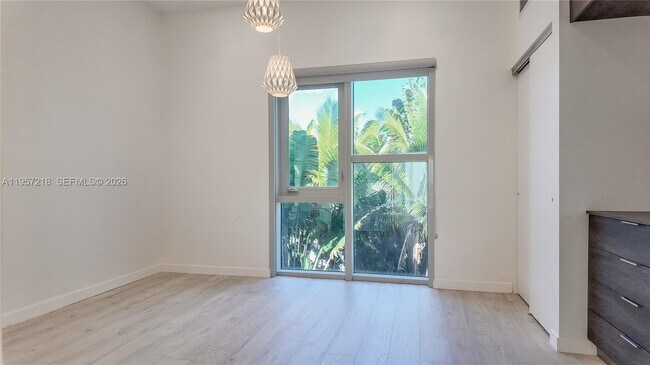 Building Photo - 455 NE 39th St