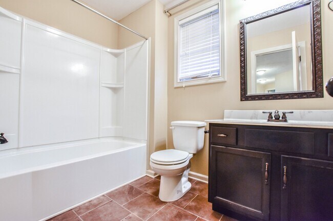 Building Photo - Pet Friendly Four Bedroom!