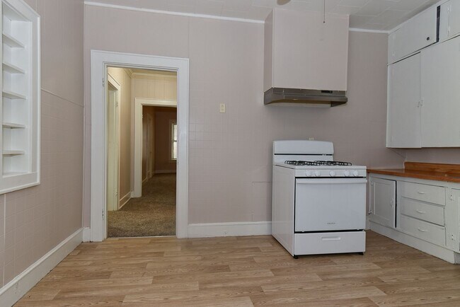 Building Photo - 3814 Roberts St