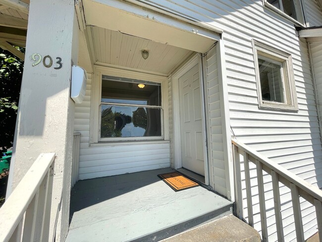 Building Photo - Central NE House with Basement, Hardwood F...