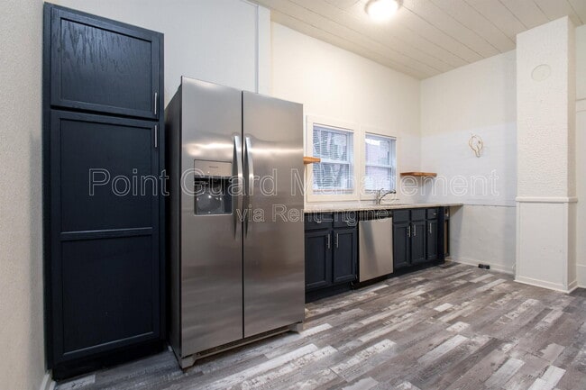 Building Photo - 3224 E Oakland Ave