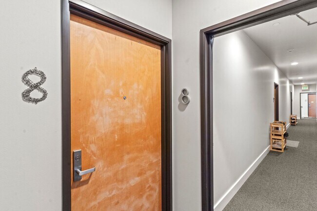 Building Photo - Lovely 2 Bed, 1.5 Bi-Level Hayes Valley Co...