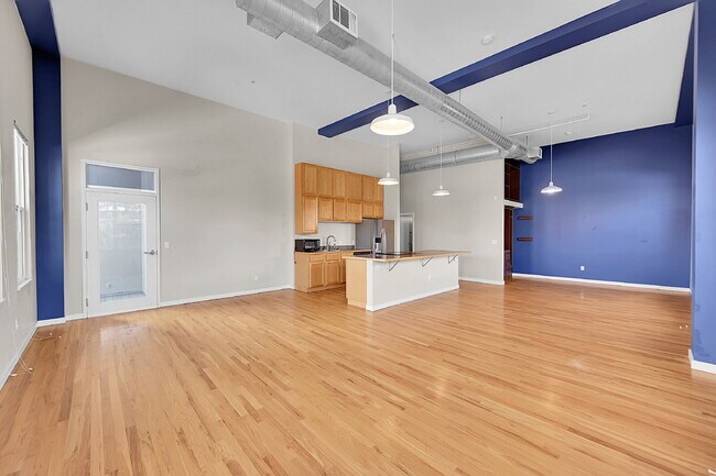 Building Photo - $1,700.00, Studio condo with one bathroom.