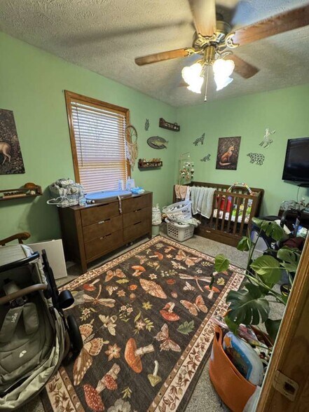 Building Photo - 2571 N West Ave