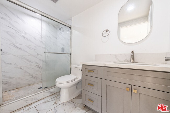 Building Photo - 6021 1/2 Romaine St