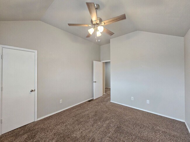 Building Photo - 4601 Hudson Dr