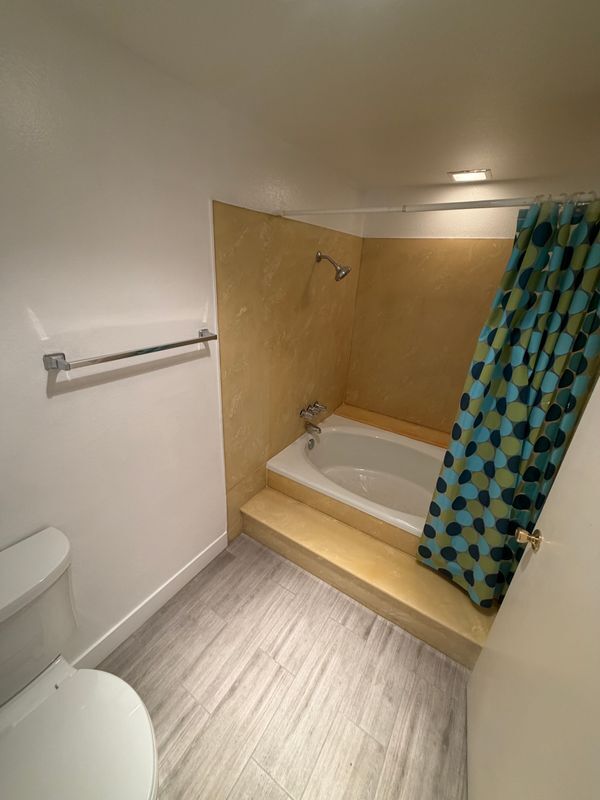 Building Photo - 10 Cove